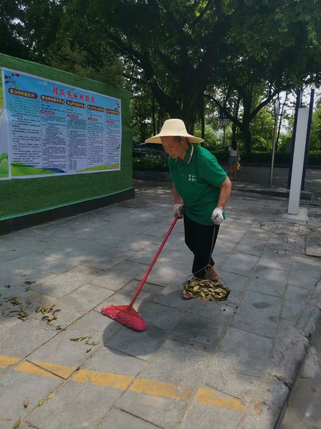 凯发k8娱乐k8凯发官网版下载【创文明城】穿山村：保洁员统一着装增添创城活力(图5)