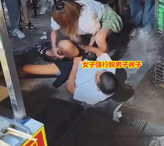 凯发k8国际凯发k8娱乐k8凯发官网版下载首页登录女子喝醉强扒男子裤子男子不从拼命拽住裤带求助无门眼神绝望(图1)